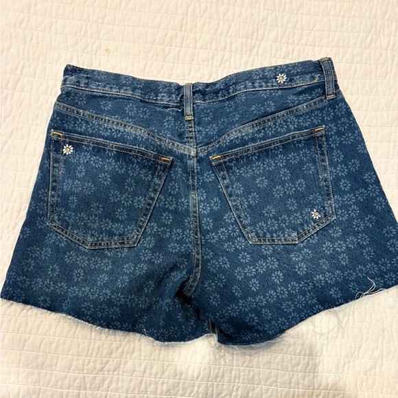 Universal Thread Floral Patterned Jean Shorts - Picture 2 of 5